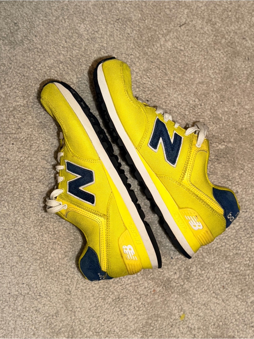 Women’s New Balance 574 Sz 9 Yellow and Navy Lace-Up Sneakers